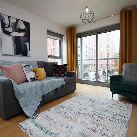 Three Queens By Staybc Apartment